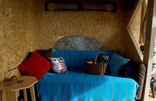 ДОМ из мусора своими руками. Дом из отходов (трафик)