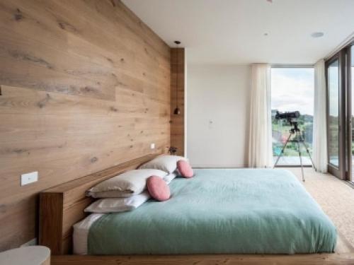 Спальня в деревянном стиле. Деревянная спальня 08