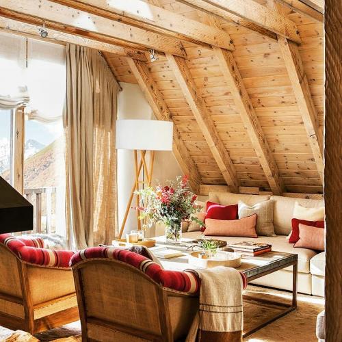 Интерьер небольшого коттеджа в горах для двоих в Испании 03