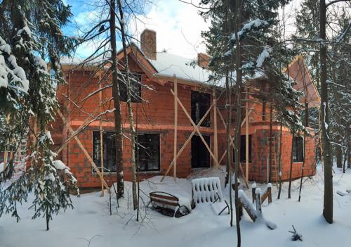 Обрамление окон снаружи. Оконные и дверные наличники из пенопласта, технология и эстетика.