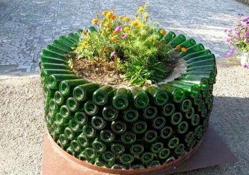 Подвесная клумба из пластиковых бутылок. Клумба из бутылок — мастер-класс изготовления оригинальных клумб. 120 фото оформления клумбы при помощи пластика