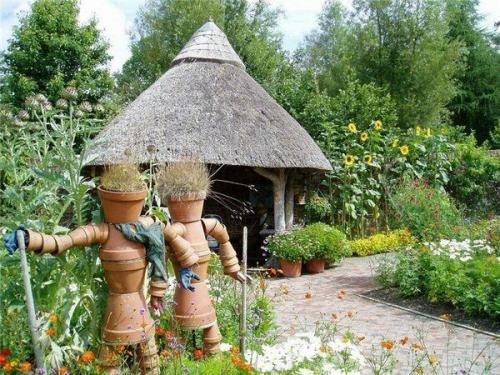 Чучело в огороде картинки. Секрет эффективного пугала