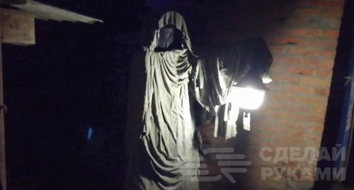 Пугало на дачу с фонарем. Уличный ночник в виде призрака с фонарём в руках