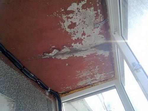 Потолок из пластиковых панелей на балконе. Как выбрать пластиковые панели для балконного потолка? 01