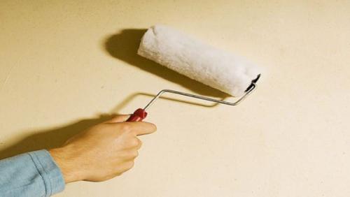 Можно ли клеить обои поверх водоэмульсионной краски. Этап 1 – подготовка поверхности