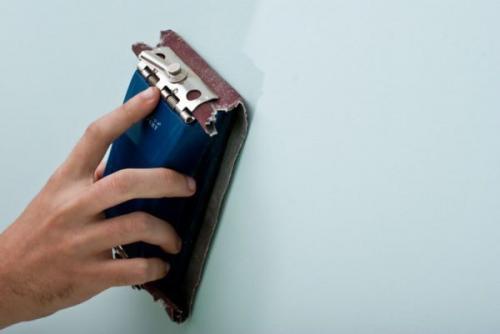 Можно ли клеить обои поверх водоэмульсионной краски. Этап 1 – подготовка поверхности