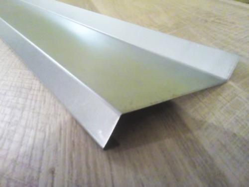 Как соединить отливы на углах цоколя. Классификация видов