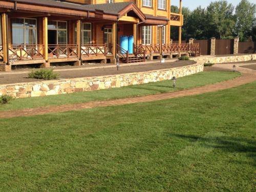 Газон рулонный состав трав. Рулонный газон — использование в ландшафтном дизайне и проектирование лужаек (90 фото)