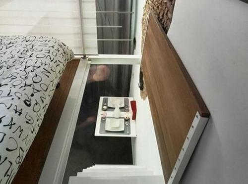 Ну очень компактная двухуровневая квартирка 03