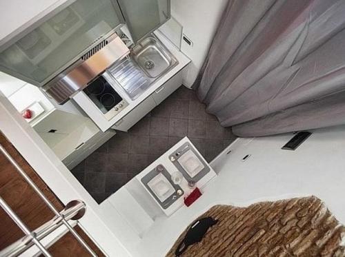 Ну очень компактная двухуровневая квартирка 09