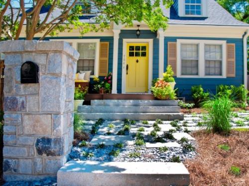 Цвет фасада дома с вишневой крышей. Сочетания