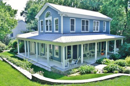 Цвет фасада дома с вишневой крышей. Сочетания