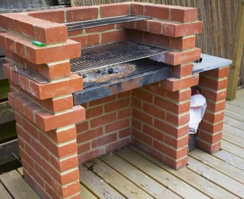 Быстрый мангал из кирпича. Мангал из кирпича своими руками: пошаговая инструкция постройки и чертежи лучших моделей для дома и дачи