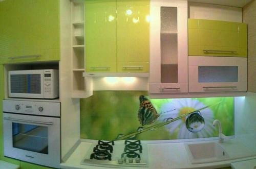 Маленькая яркая кухня. Что бы Вы изменили тут? 02