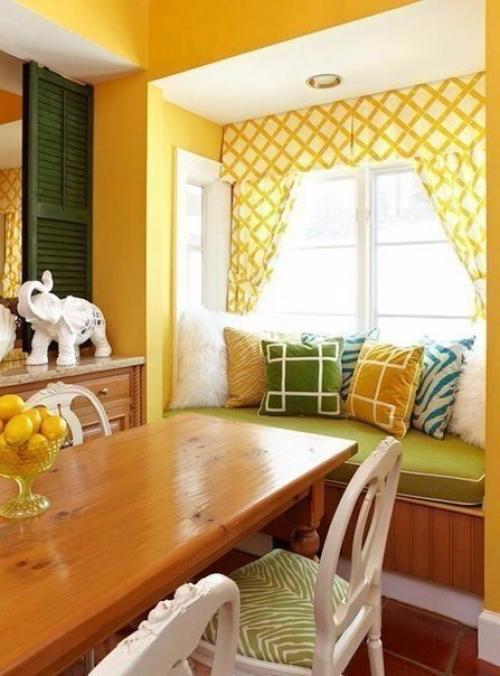 Уютные мягкие подоконники в доме 04