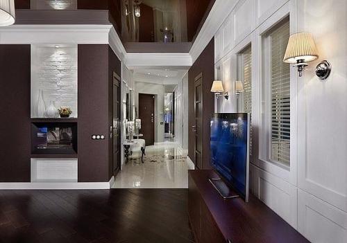 Зеркальная стена в прихожей 01