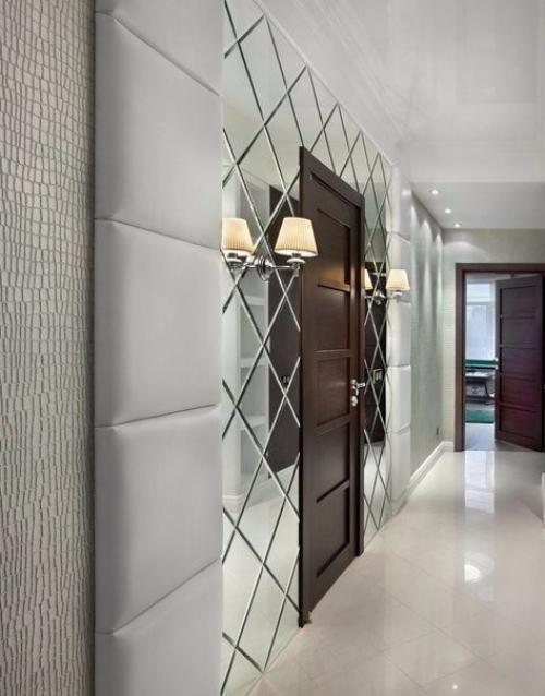 Зеркальная стена в прихожей 03