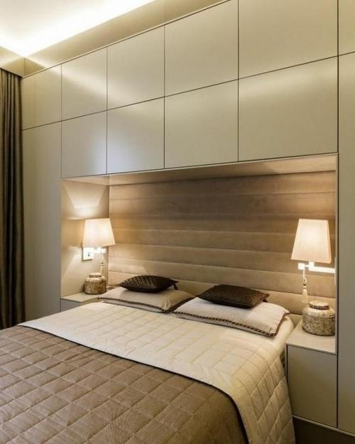 Навесные шкафы в спальне 04