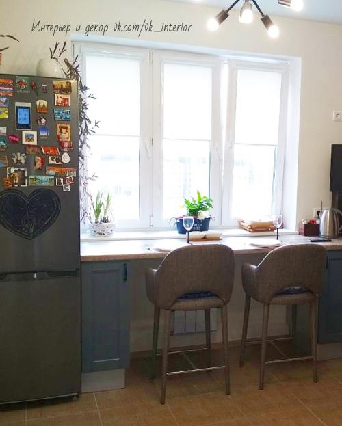 Кухня с обеденной зоной у окна 02