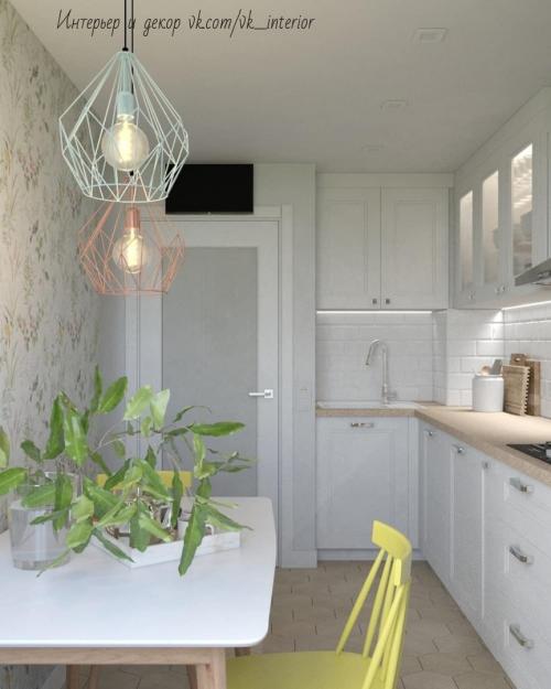 Светлая кухня с желтыми стульями 02