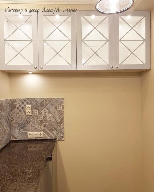 Кухня с мойкой у окна + планировка 04