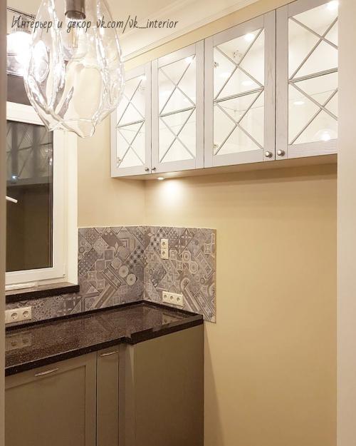 Кухня с мойкой у окна + планировка 03