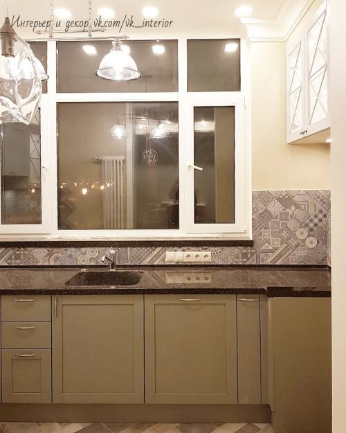 Кухня с мойкой у окна + планировка 01