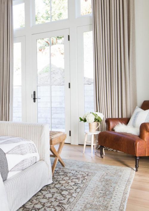 Светлая спальня с прекрасным видом 04