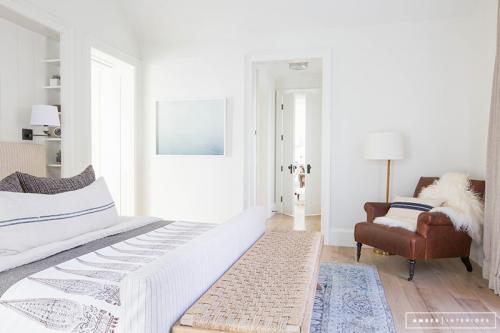 Светлая спальня с прекрасным видом 01