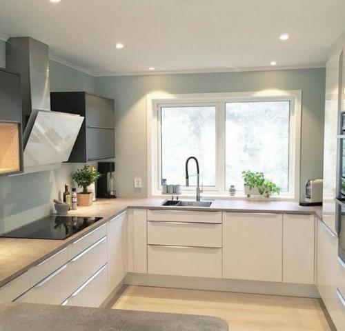 Столешница у окна на кухне 01