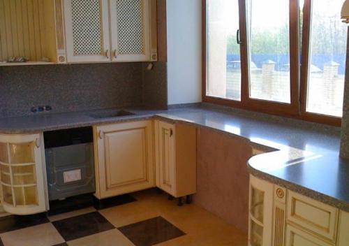 Столешница у окна на кухне 03