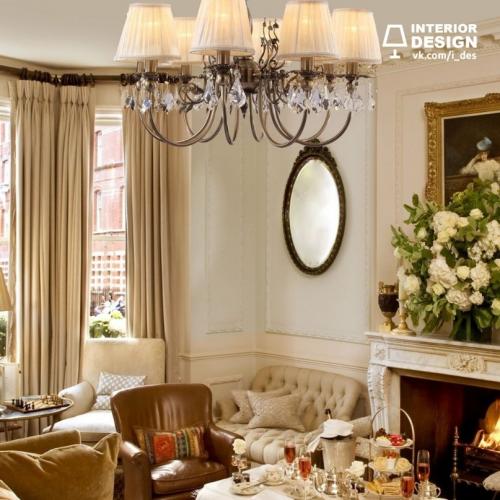 Классическая люстра в интерьере гостиной 01