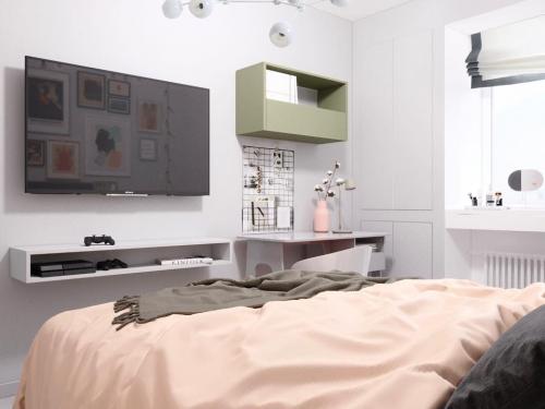 Дизайн спальни со столом подоконником. Дверцы по сторонам от окна скрывают места дополнительного хранения. 03