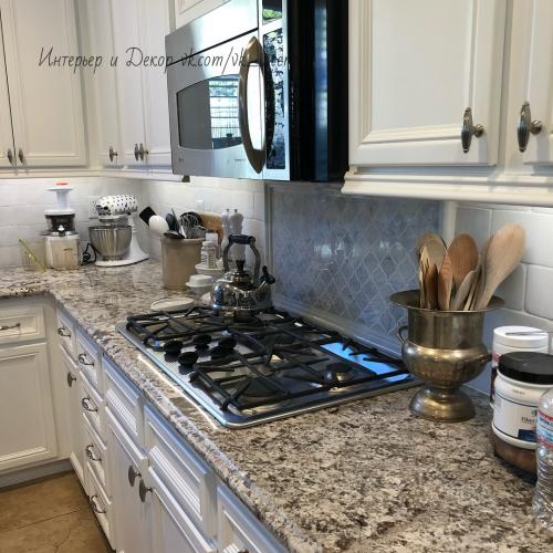 Кухня с островом в частном доме 01