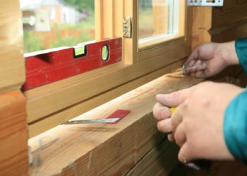 Деревянные окна на дачу своими руками. Установка рамы в проем