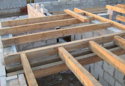 Деревянное перекрытие между этажами в доме из газобетона. Виды и особенности