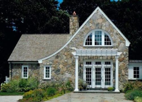 Чем можно обшить кирпичный дом снаружи. Зачем нужен редизайн фасада