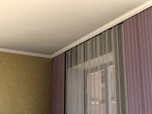 Потолочный карниз с поворотом. Элементы конструкции