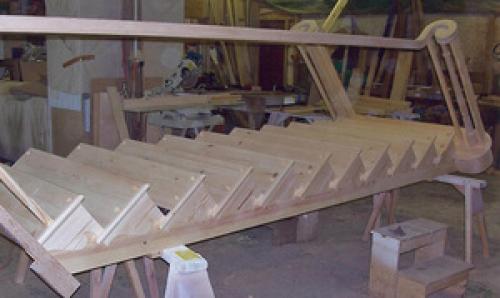 Монтаж лестницы в деревянном доме. Подготовка необходимого материала и инструментов