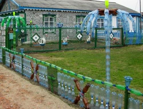 Плетение забора из пластиковых бутылок. Практически бесплатный забор из пластиковых бутылок