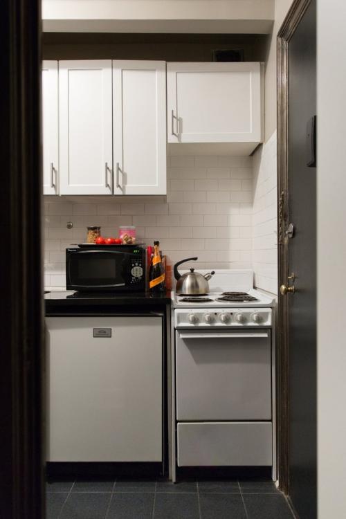 Черный цвет в дизайне однокомнатной квартиры 09