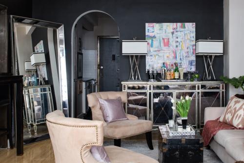 Черный цвет в дизайне однокомнатной квартиры 06