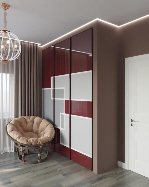 Совмещенная с балконом уютная спальня 01