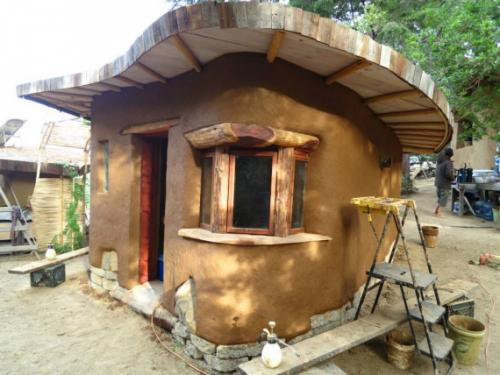 Дом из веток и глины. Строим дом из глины за 9 шагов