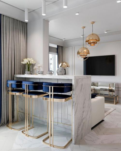Стильный интерьер кухни — гостиной в белом цвете 01