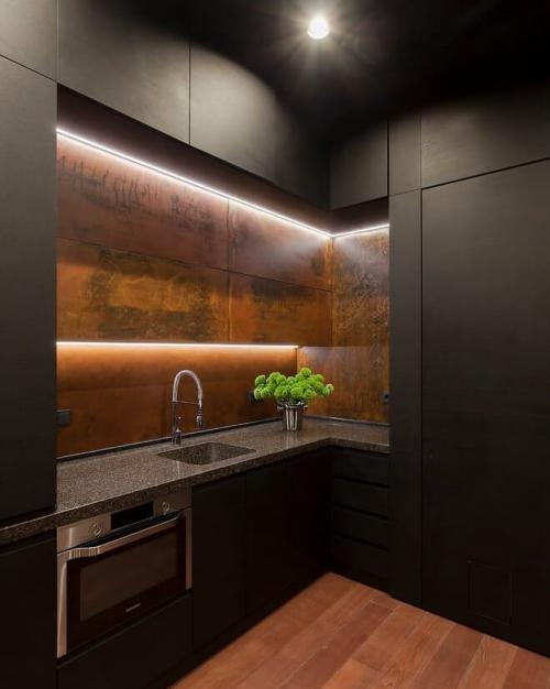 Сочетание древесных оттенков и фактур с чёрным цветом - беспроигрышный вариант для ценителей современного стиля. 04