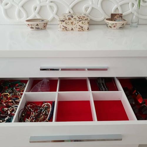 Оригинальная и удобная тумба. Оцените практичность от 1 до 10 04