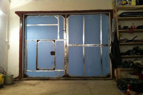 Как утеплить железную дверь в гараже. Как утеплить и чем обшить гаражные ворота изнутри и снаружи своими руками