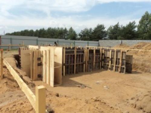 Монтаж опалубки стен. Расчет опалубки