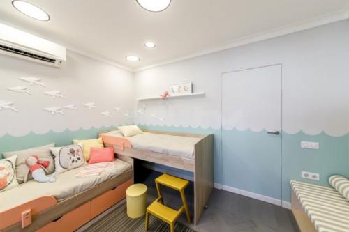 Детская комната для трех детей 02